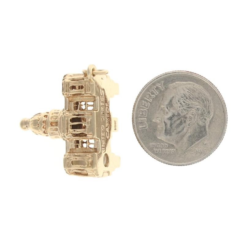 Yellow Gold United States Capitol Building Stanhope Charm, 14k Washington, D.C. In Excellent Condition For Sale In Greensboro, NC