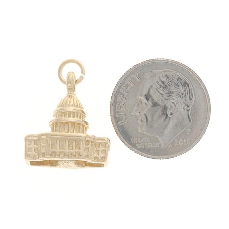 Yellow Gold United States Captial Building Charm - 14k Washington, DC Souvenir In Excellent Condition For Sale In Greensboro, NC