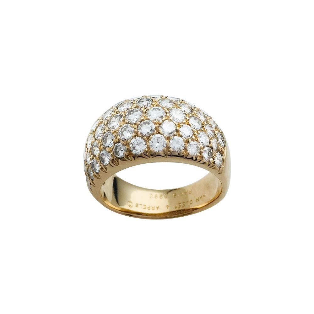 Contemporary Van Cleef & Arpels pavé Diamonds yellow gold Ring.