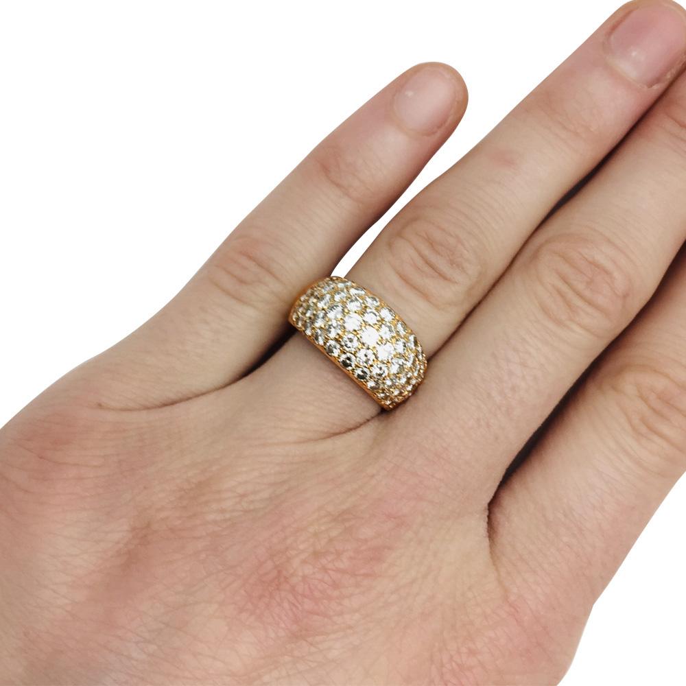 Round Cut Van Cleef & Arpels pavé Diamonds yellow gold Ring.