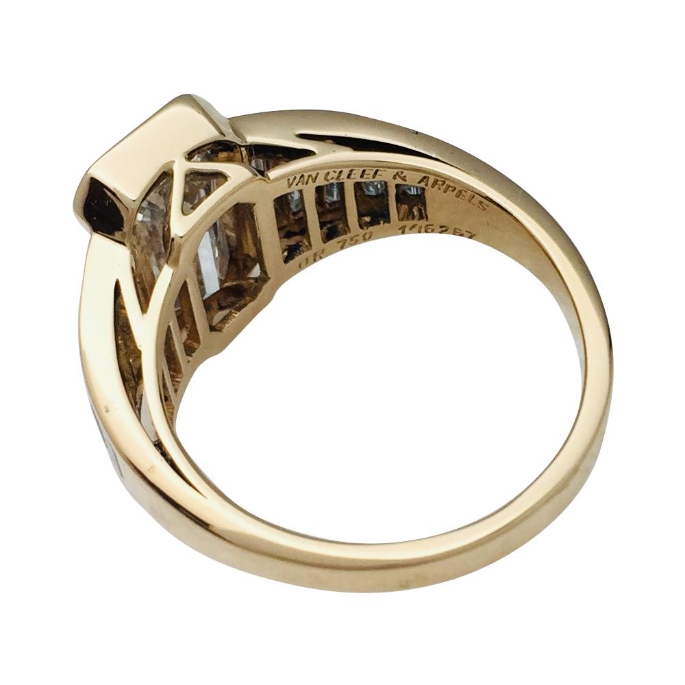 Yellow Gold Van Cleef & Arpels Ring, G-VS2 Emerald Cut Diamond 2.90 Carat 4