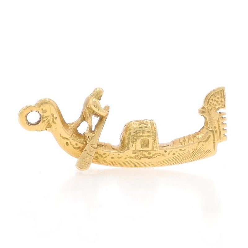 Yellow Gold Venetian Gondola Charm - 18k Water Transportation Venice, Italy In Excellent Condition For Sale In Greensboro, NC