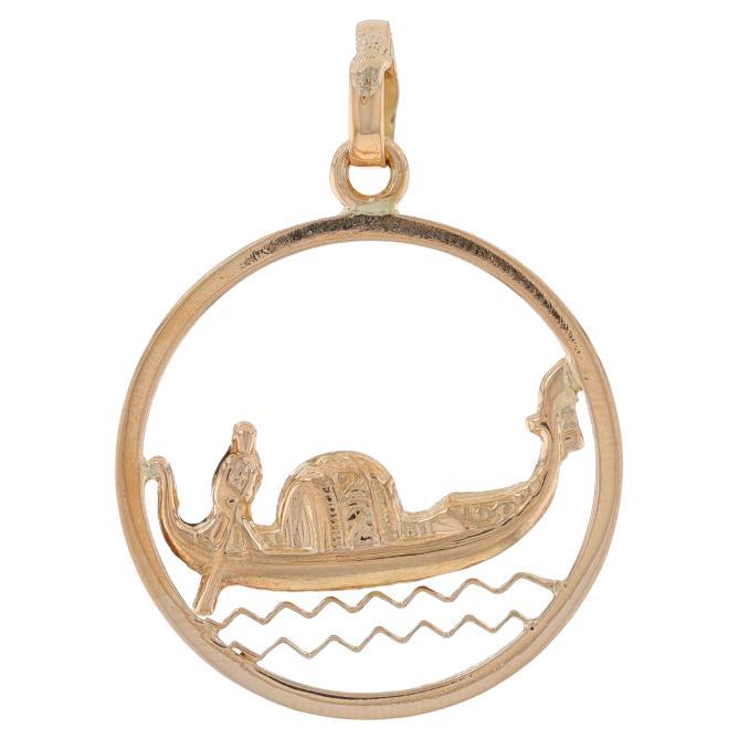 Pendentif gondole vénitienne en or jaune 18 carats, Venise, Italie, souvenir de voyage en vente