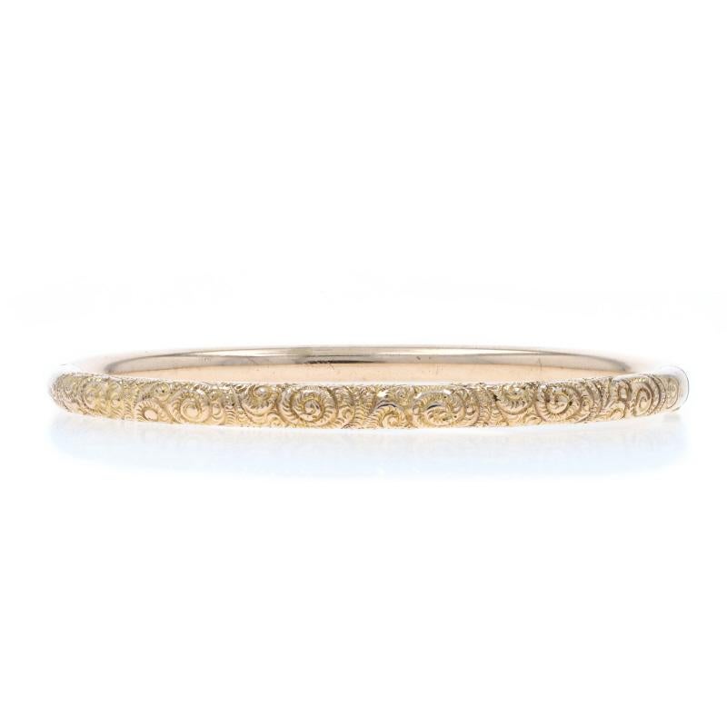 Epoca: Vittoriano

Contenuto del metallo: Oro giallo 14k

Stile del braccialetto: Bracciale
Tipo di chiusura: Chiusura a pressione
Tema: Pergamena rigogliosa, motivo floreale
Caratteristiche: Dettagli ornamentali incisi

Misure

Circonferenza
