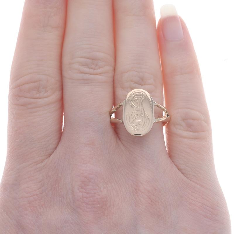 Yellow Gold Victorian Initials SJZ Signet Ring - 14k Antique Monogram Letters In Excellent Condition For Sale In Greensboro, NC