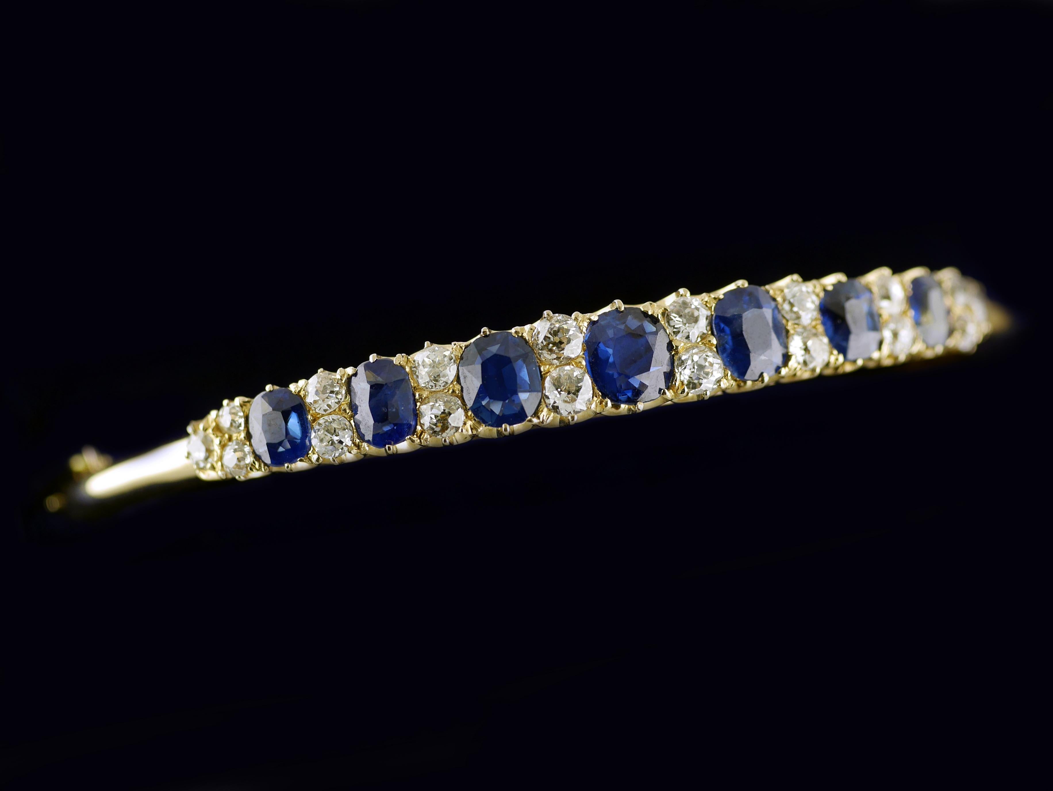 Yellow Gold Victorian Natural Untreated Sapphire Diamond Bangle circa 1860 In Excellent Condition For Sale In London, GB