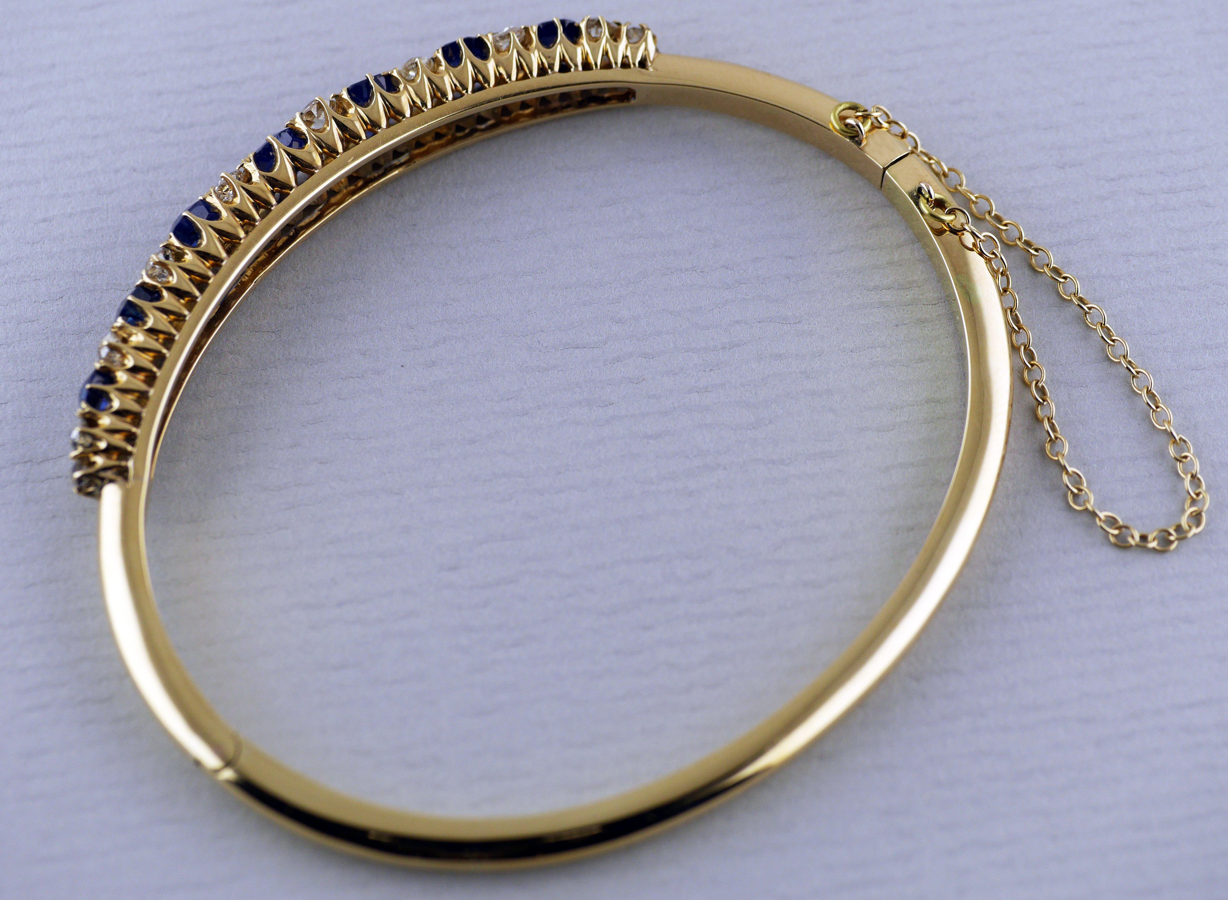 Yellow Gold Victorian Natural Untreated Sapphire Diamond Bangle, circa 1860 In Excellent Condition For Sale In London, GB