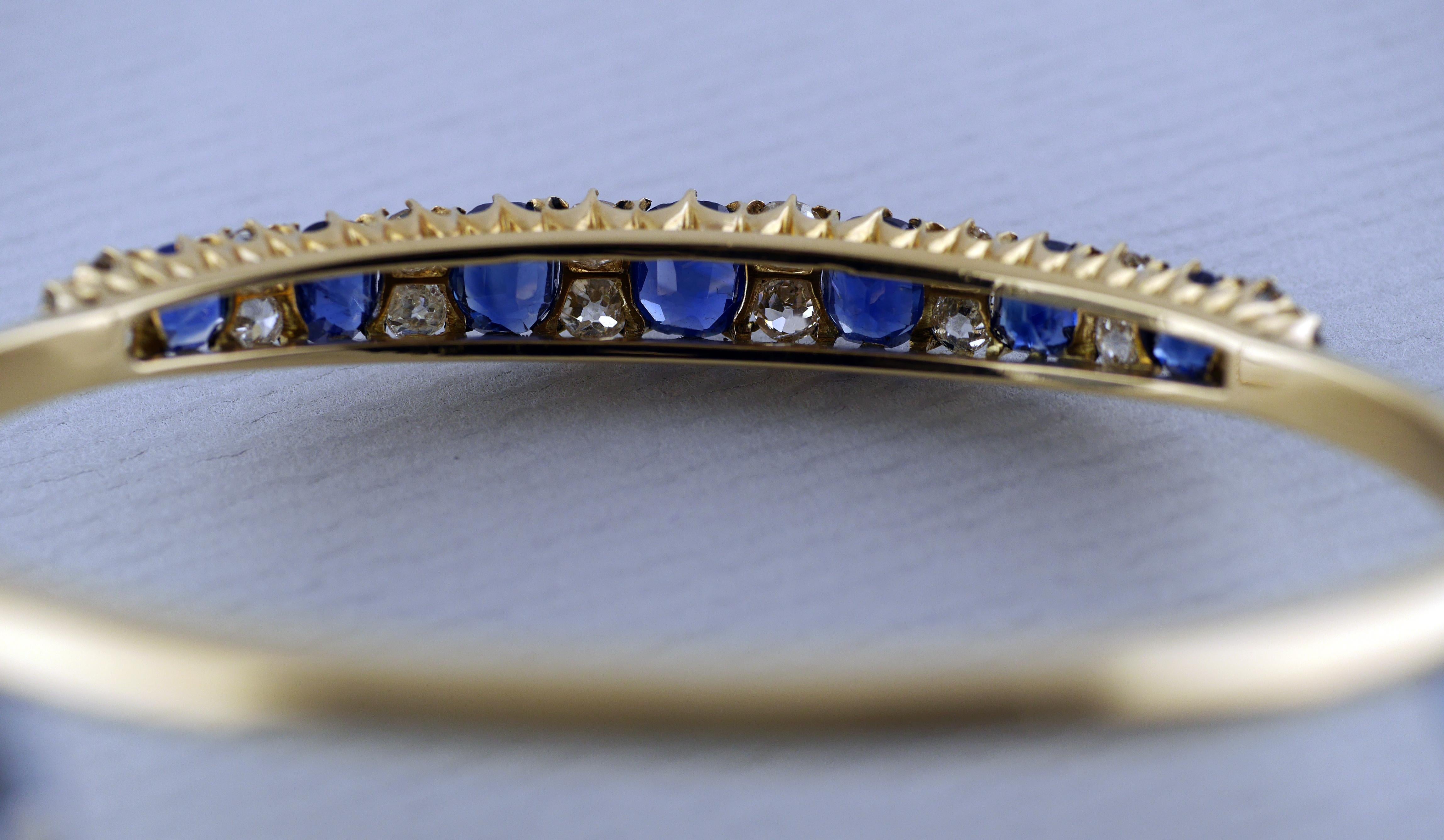 Women's or Men's Yellow Gold Victorian Natural Untreated Sapphire Diamond Bangle circa 1860 For Sale