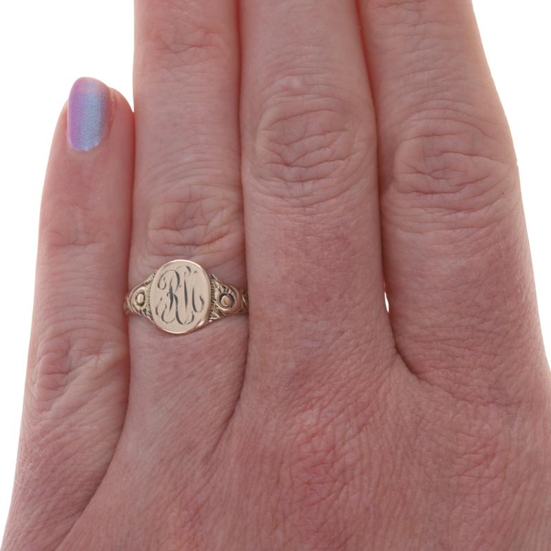 Anello con sigillo in oro giallo vittoriano - 10k Monogram antico RM iniziali In condizioni ottime in vendita a Greensboro, NC