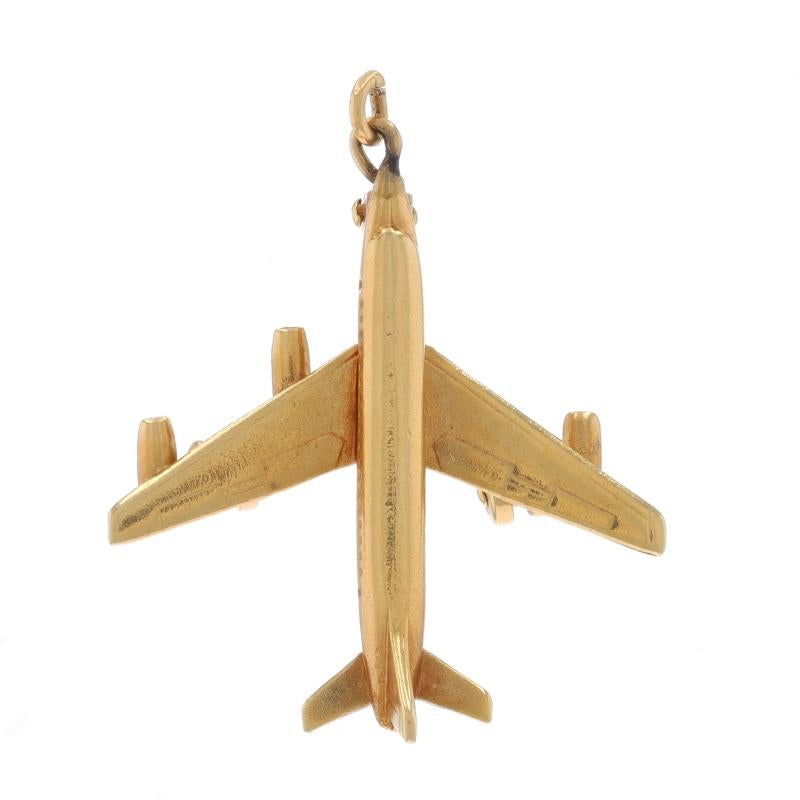 Époque : Vintage

Contenu du métal : Or jaune 14k

Thème : Avion, voyage aérien, pilote, hôtesse de l'air
Caractéristiques : Les roues se déplacent

Mesures

Hauteur (à partir de l'attache fixe) : 1 3/16