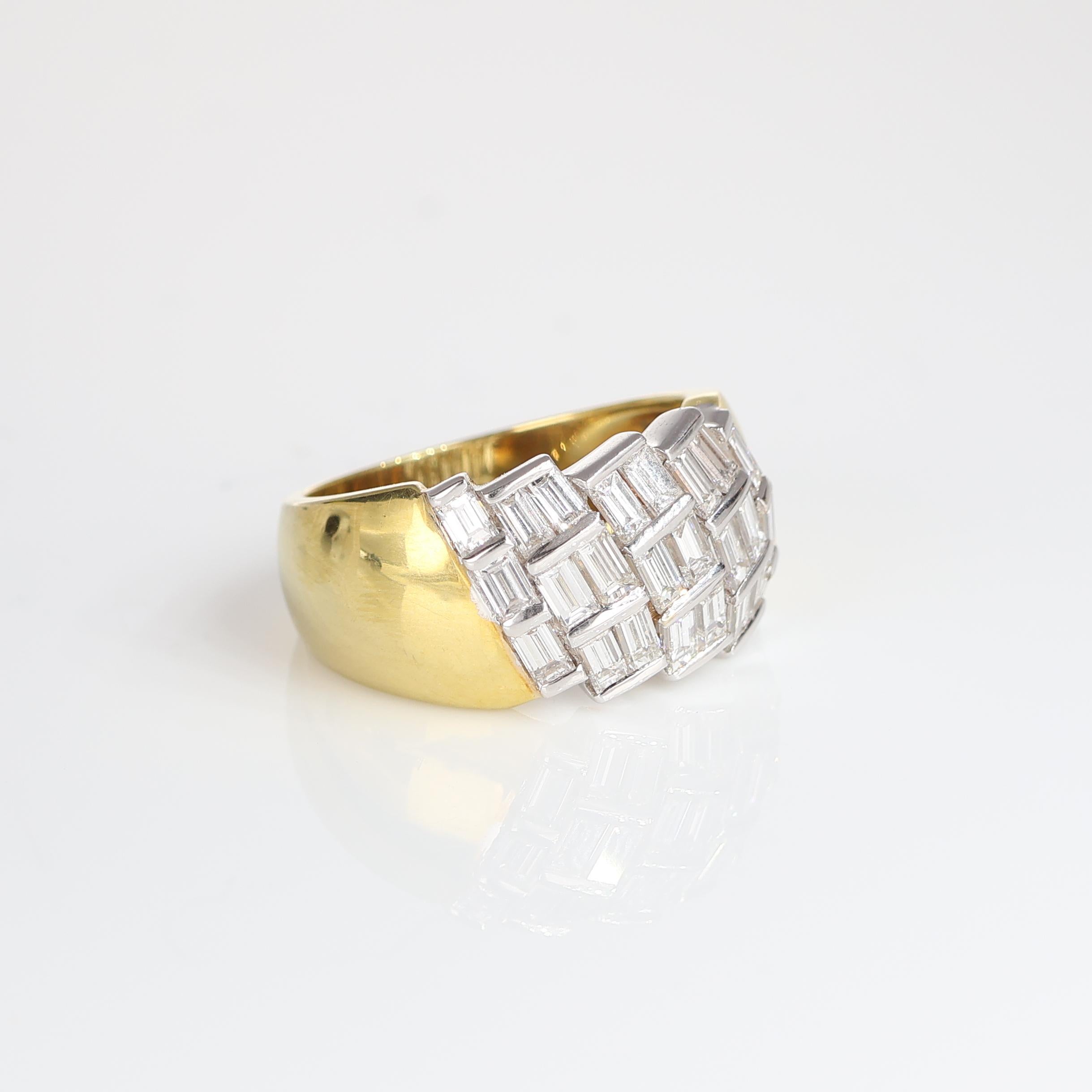 Yellow Gold Vintage Band Ring with Diagonal Baguette Diamonds, 2.07 Carats In New Condition For Sale In Bergamo, BG