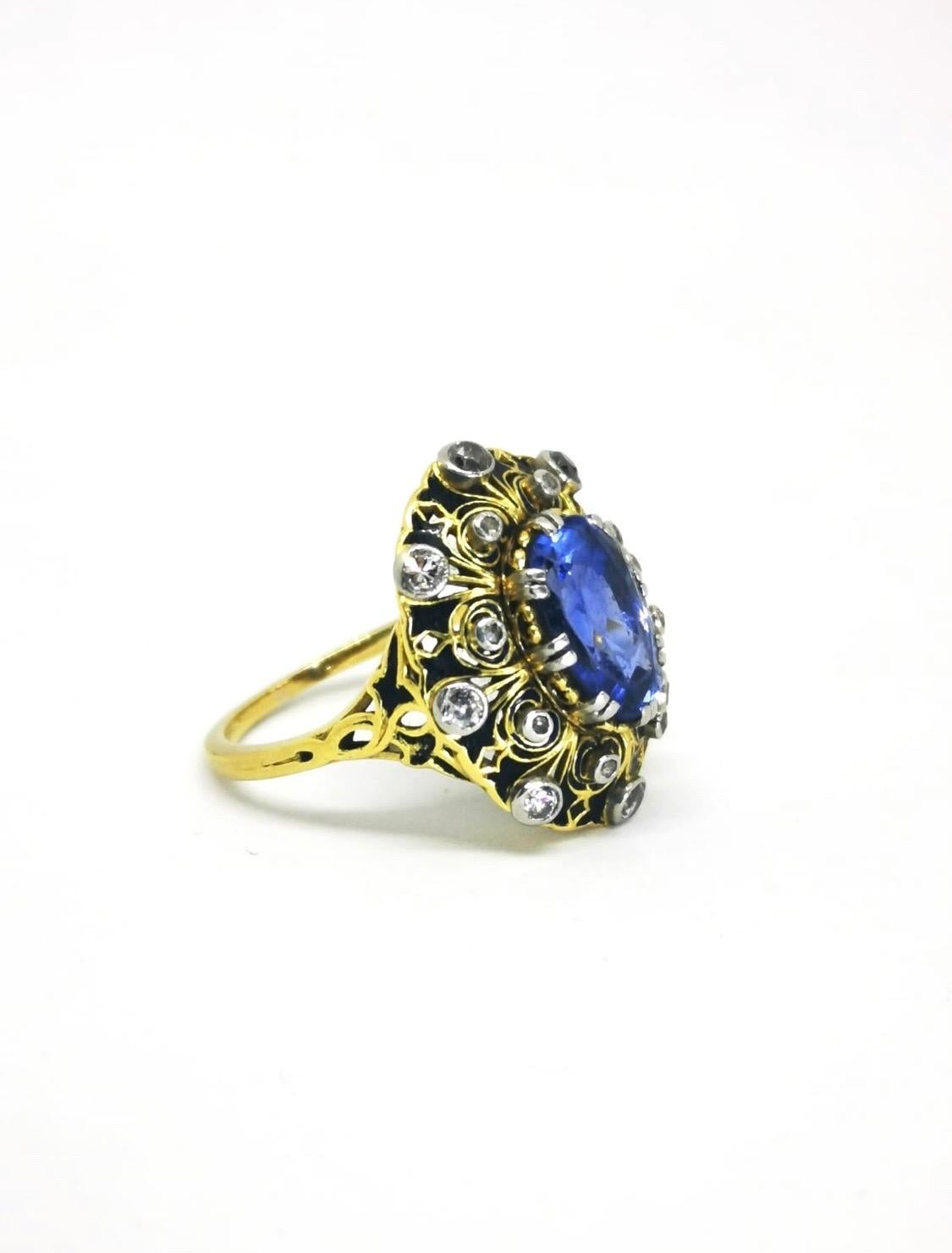 Round Cut Yellow Gold Vintage Blue Sapphire and Diamond Cluster Cocktail Ring For Sale