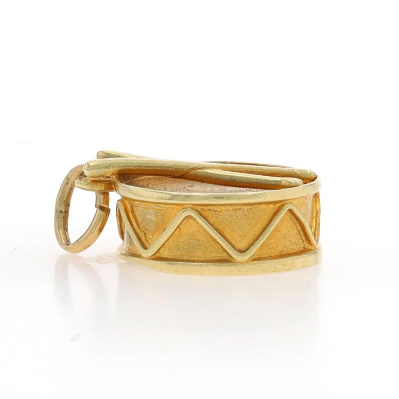 Charm per tamburo d'epoca in oro giallo 14k Strumento a percussione In condizioni ottime in vendita a Greensboro, NC