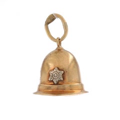 Oro Amarillo Vintage Inglés Custodio Charm Casco - 9k Bobby Policía Sombrero Constab