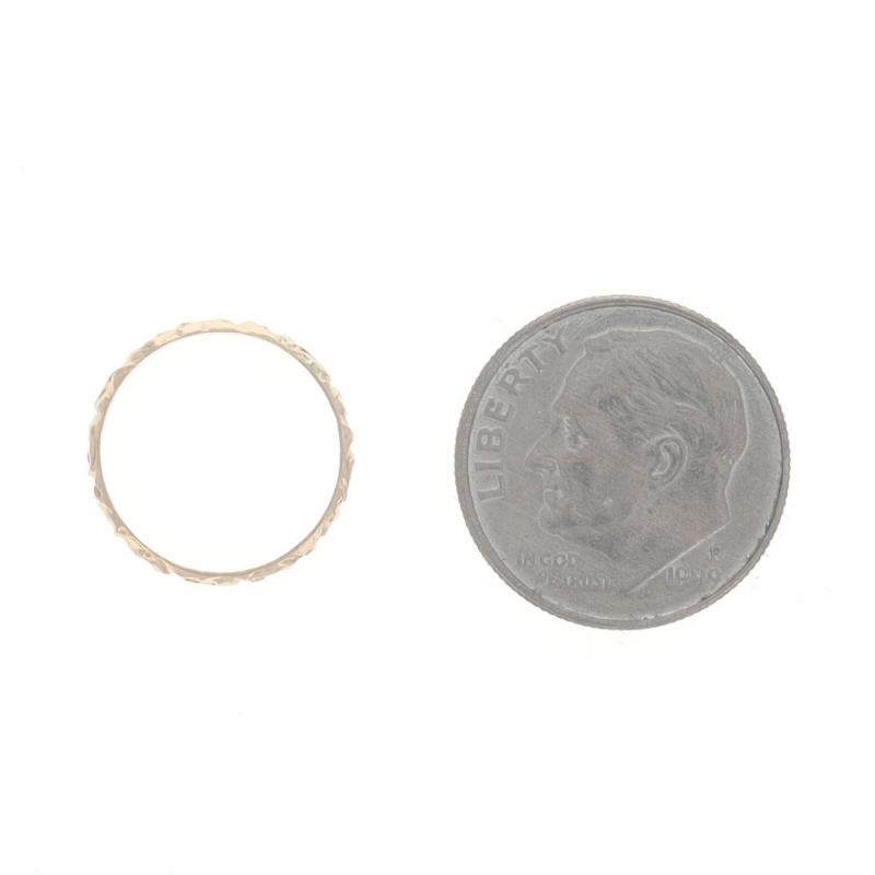 Gelbgold Vintage Flourishing Scroll Child's Band 10k Ring im Zustand „Hervorragend“ im Angebot in Greensboro, NC