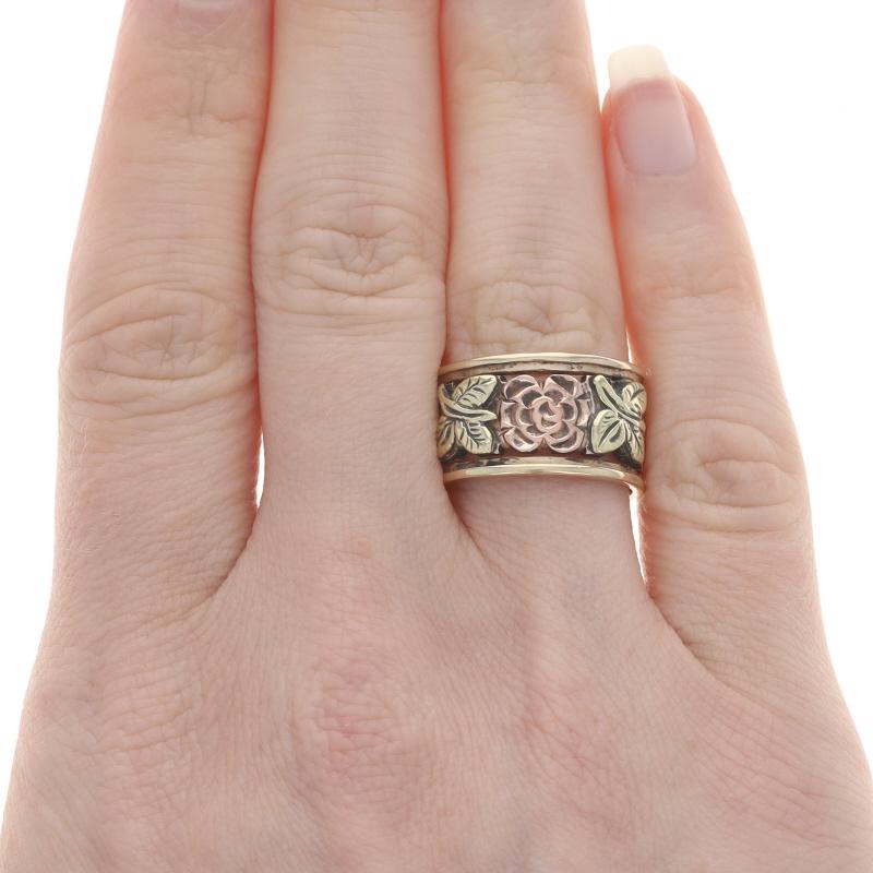 Yellow Gold Vintage Flower Garland Statement Band - 14k Ring Sz 7 In Excellent Condition In Greensboro, NC