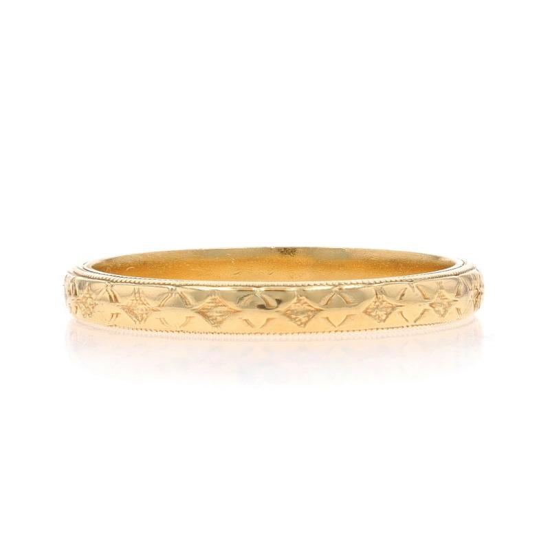 Size: 7

Era: Vintage

Metal Content: 14k Yellow Gold

Style: Wedding Band without Stones
Theme: Geometric Floral
Features: Etched & Milgrain Detailing Spanning the Band's Entire Perimeter

Measurements
Face Height (north to south): 1/8
