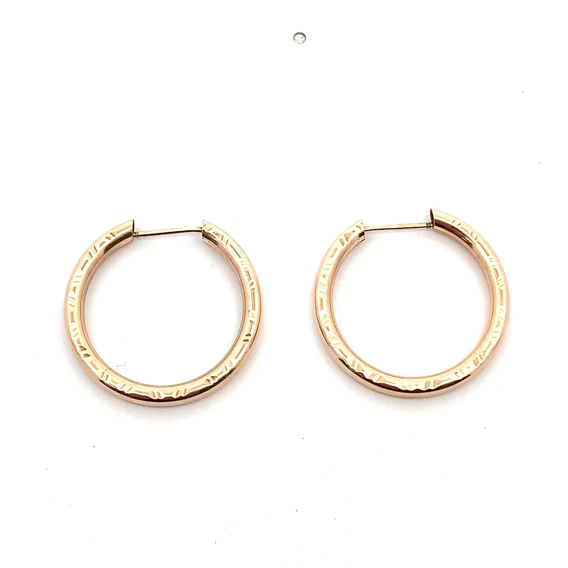 Pendientes huggie vintage de aro en oro amarillo en Nuevo estado para la venta en London, GB