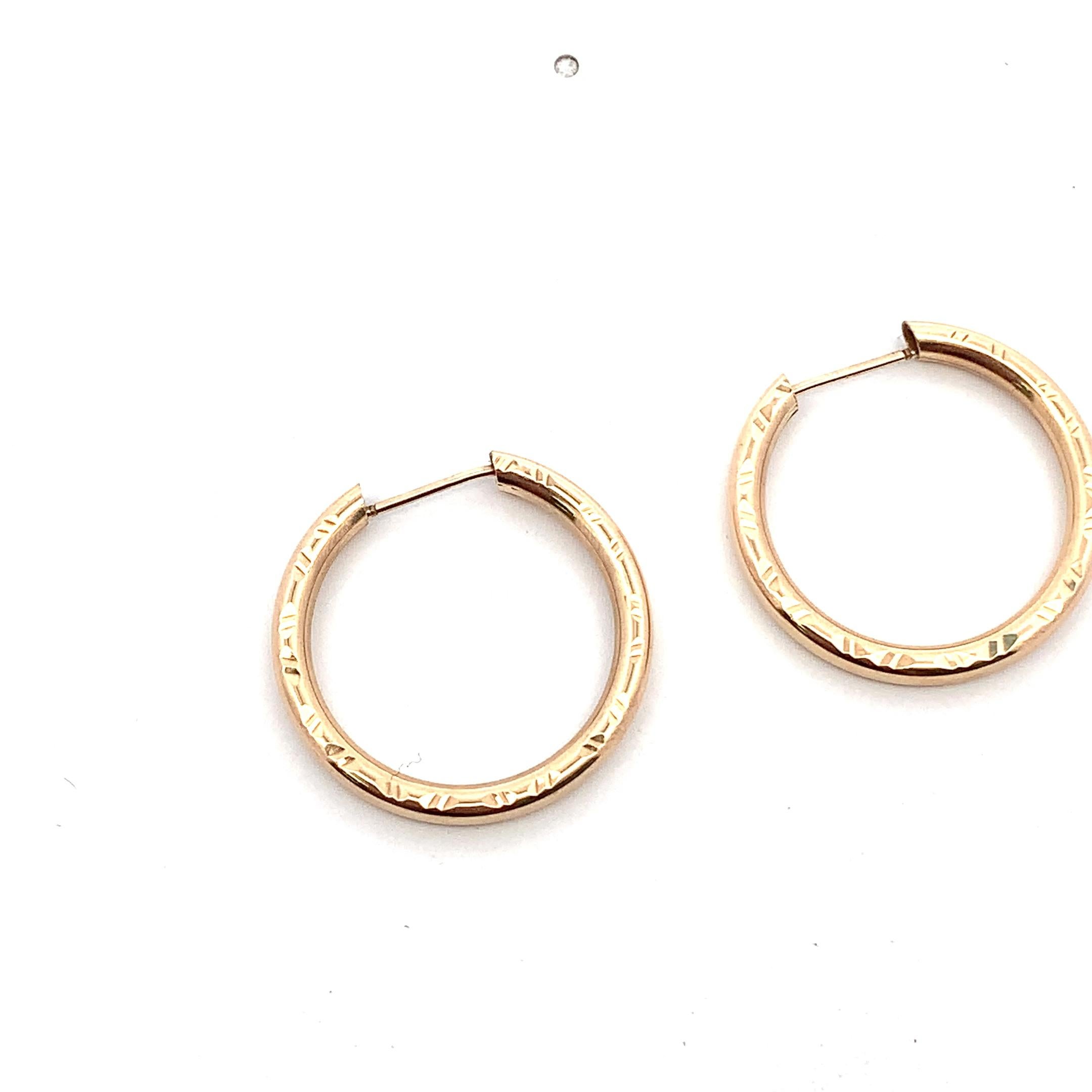 Femenino o masculino Pendientes huggie vintage de aro en oro amarillo en venta