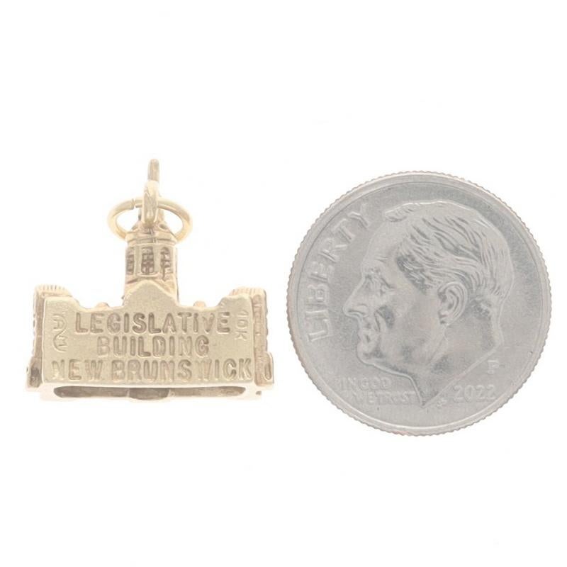 Yellow Gold Vintage New Brunswick Legislative Assembly Building Charm - 10k Cana In Excellent Condition For Sale In Greensboro, NC