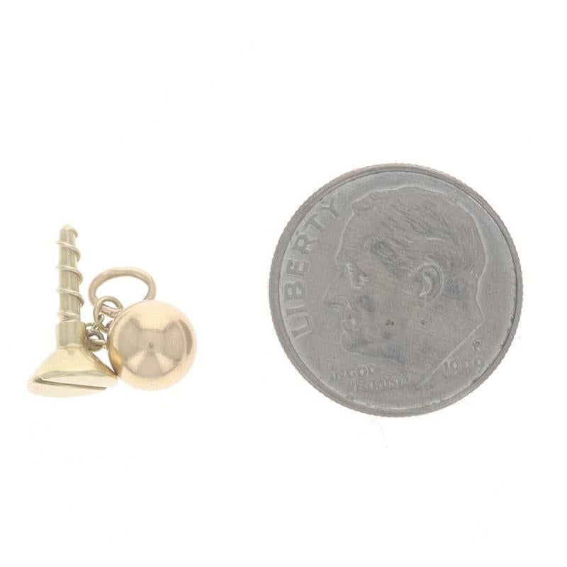 Charm en or jaune Vintage Ball and Ball 14k Comedic Unisexe en vente