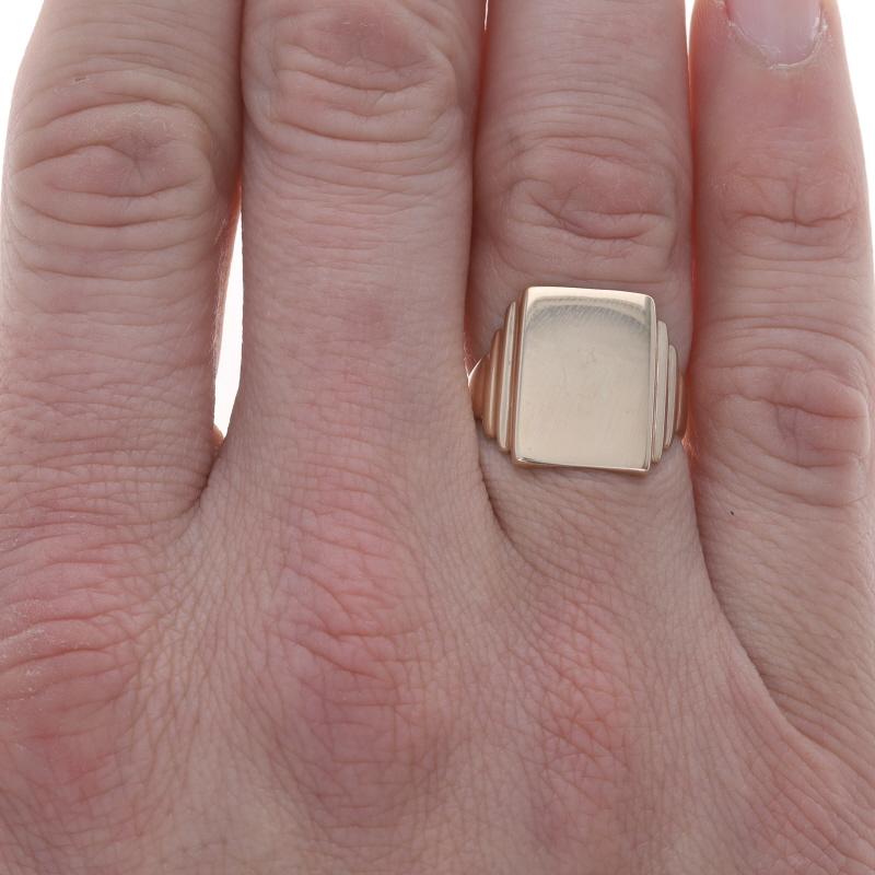 Yellow Gold Vintage Signet Men's Ring - 10k Engravable In Excellent Condition For Sale In Greensboro, NC