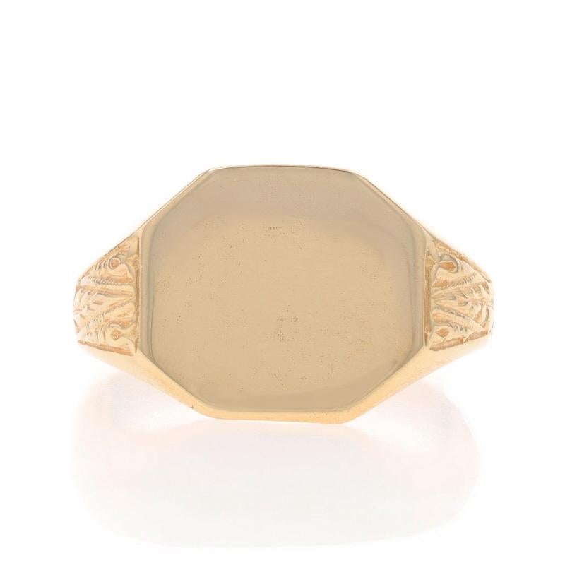 Dimensione: 6
Tassa sulle taglie: Up 2 taglie per $40 o Down 2 taglie per $40

Nota: se si riduce di due taglie, il gambo assumerà una forma ovale.

Epoca: Vintage

Contenuto del metallo: Oro giallo 14k

Stile: Firmamento
Caratteristiche: Volto