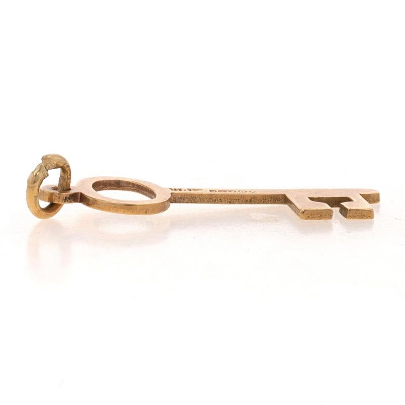 Yellow Gold Vintage Skeleton Key Charm - 9k Etched Pendant In Good Condition For Sale In Greensboro, NC