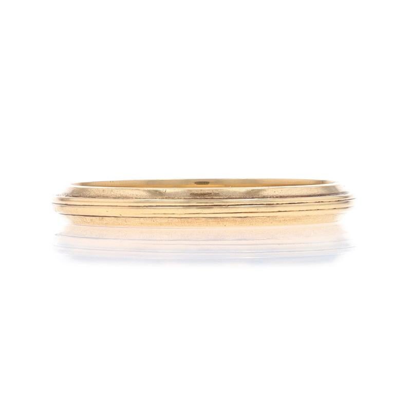 Größe: 6

Epoche: Vintage By

Metallgehalt: 14k Gelbgold

Stil: Ehering ohne Steine
Thema: Streifen
Merkmale: Geripptes Streifendesign, das sich über den gesamten Umfang des Bandes erstreckt

Messungen

Höhe der Oberfläche (von Norden nach Süden):