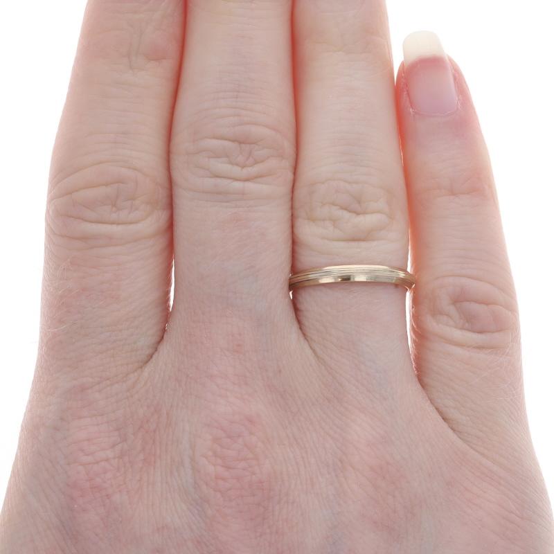 Gelbgold Vintage gestreifter Ehering - 14k Stapelbarer Ring Gr. 6 im Zustand „Hervorragend“ in Greensboro, NC