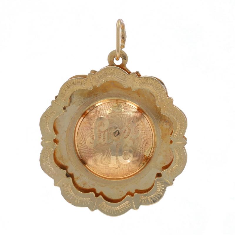 Epoca: Vintage

Contenuto del metallo: Oro giallo 14k

Tema: 16 anni, compleanno importante
Caratteristiche: Dettagli incisi

Misure

Altezza (dalla cauzione fissa): 1 5/32