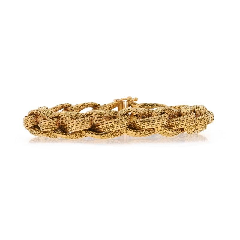 Era: Vintage

Metal Content: 18k Yellow Gold

Necklace Style: Woven Foxtail
Bracelet Style: Chain
Fastening Type: Slide Clasp with One Side Safety Clasp

Measurements

Length: 7 1/2