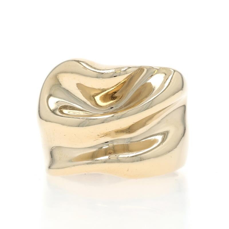 Taille : 7 1/4

Contenu du métal : Or jaune 14k

Style : Bandeau d'affirmation
Thème : Ruban ondulé et plié

Mesures

Hauteur de la face (du nord au sud) : 21/32