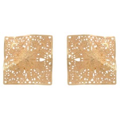 Große Gelbgold-Ohrstecker mit wellenförmiger quadratischer floraler Spitze - 14k Filigran durchbohrt