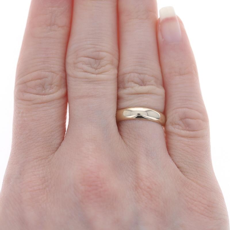 Yellow Gold Wedding Band 14k Ring

Additional information:
Material: Metal 14k Yellow Gold
Style: Wedding Band without Stones
Dimensions:
Face Height (north to south): 3/16