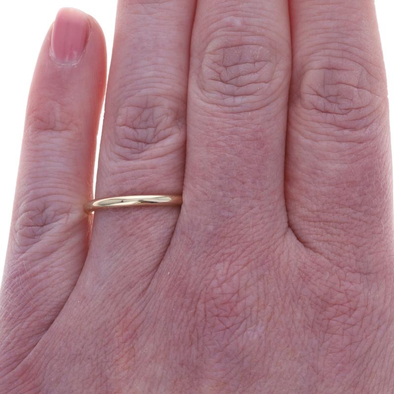 Alliance en or jaune - Bague empilable 14k Neuf - En vente à Greensboro, NC