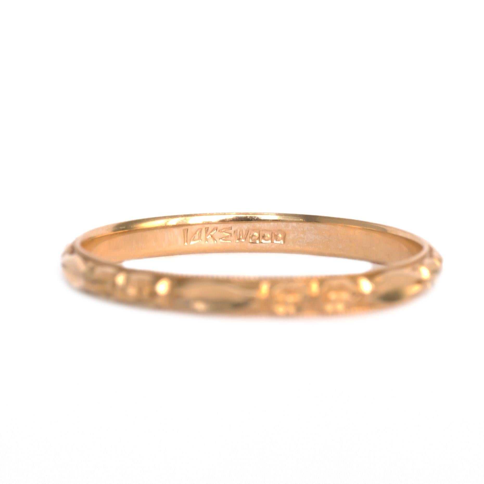 Ring Size: 7.5
Metal Type: 14 karat Yellow Gold [Hallmark & Tested]
Weight:  1.1 grams

Finger to Top of Stone Measurement: 1.1mm
Condition:  Excellent