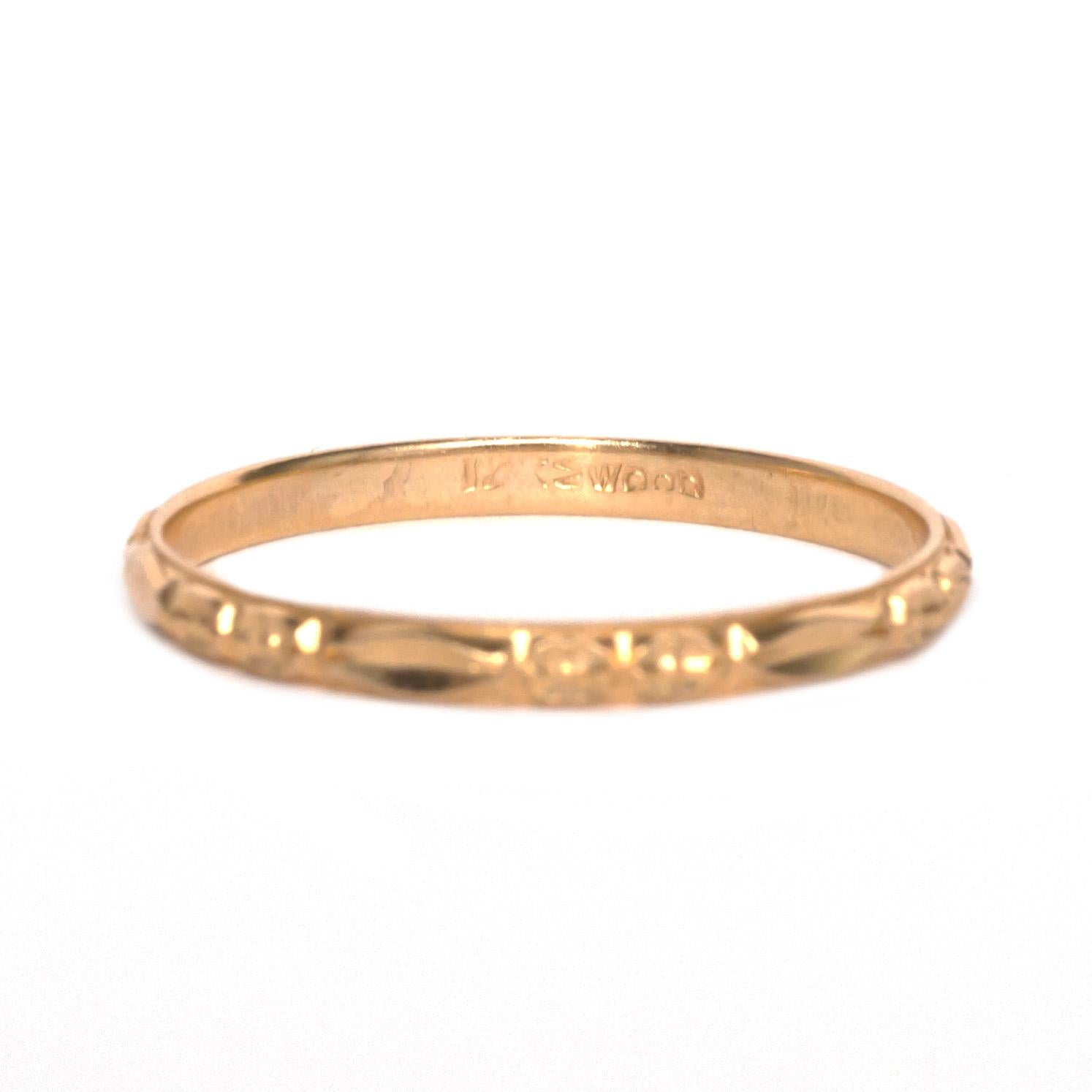 Ring Size: 7.5
Metal Type: 14 karat Yellow Gold [Hallmark & Tested]
Weight:  1.1 grams

Finger to Top of Stone Measurement: 1.1mm
Condition:  Excellent