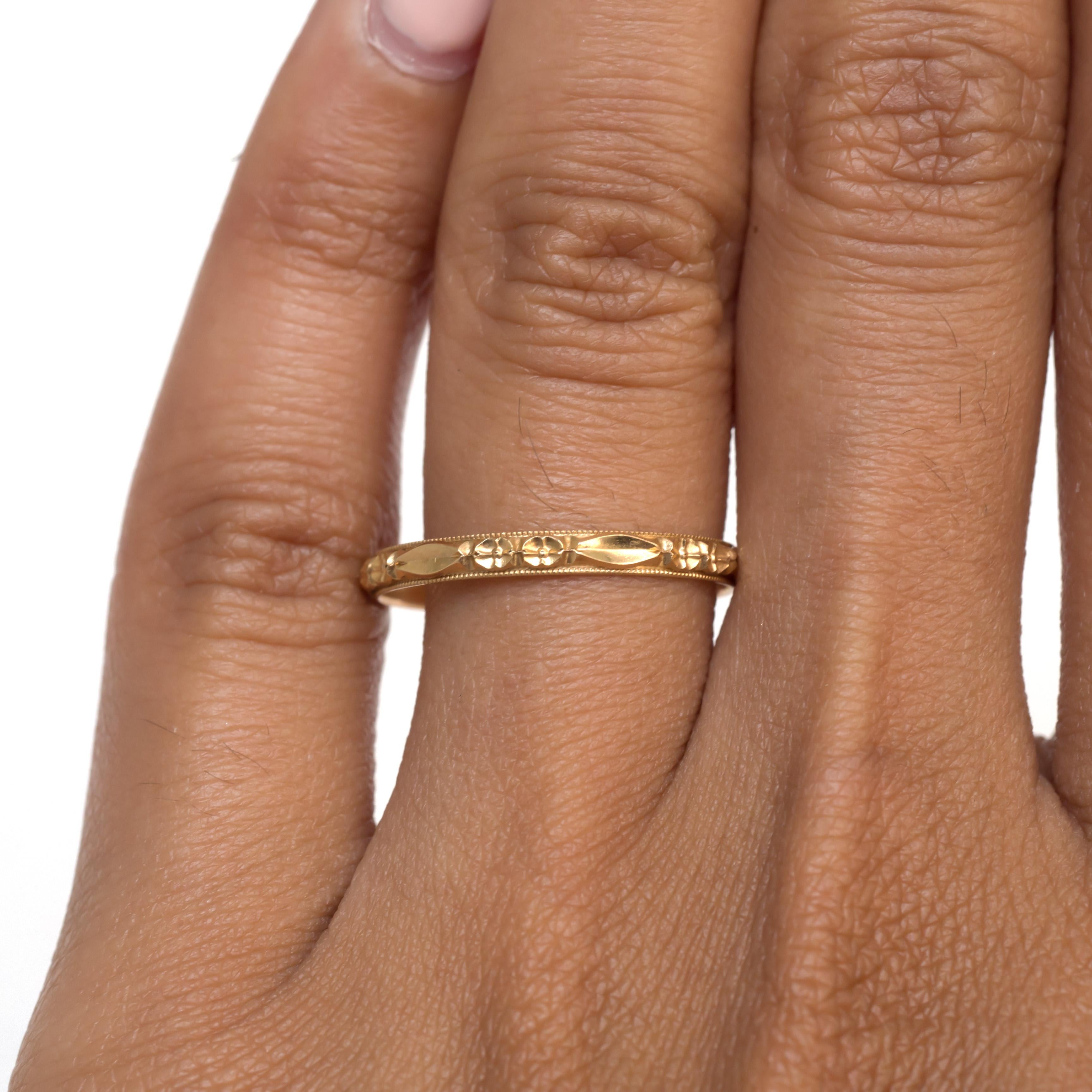 Yellow Gold Wedding Band In Good Condition For Sale In Hicksville, NY