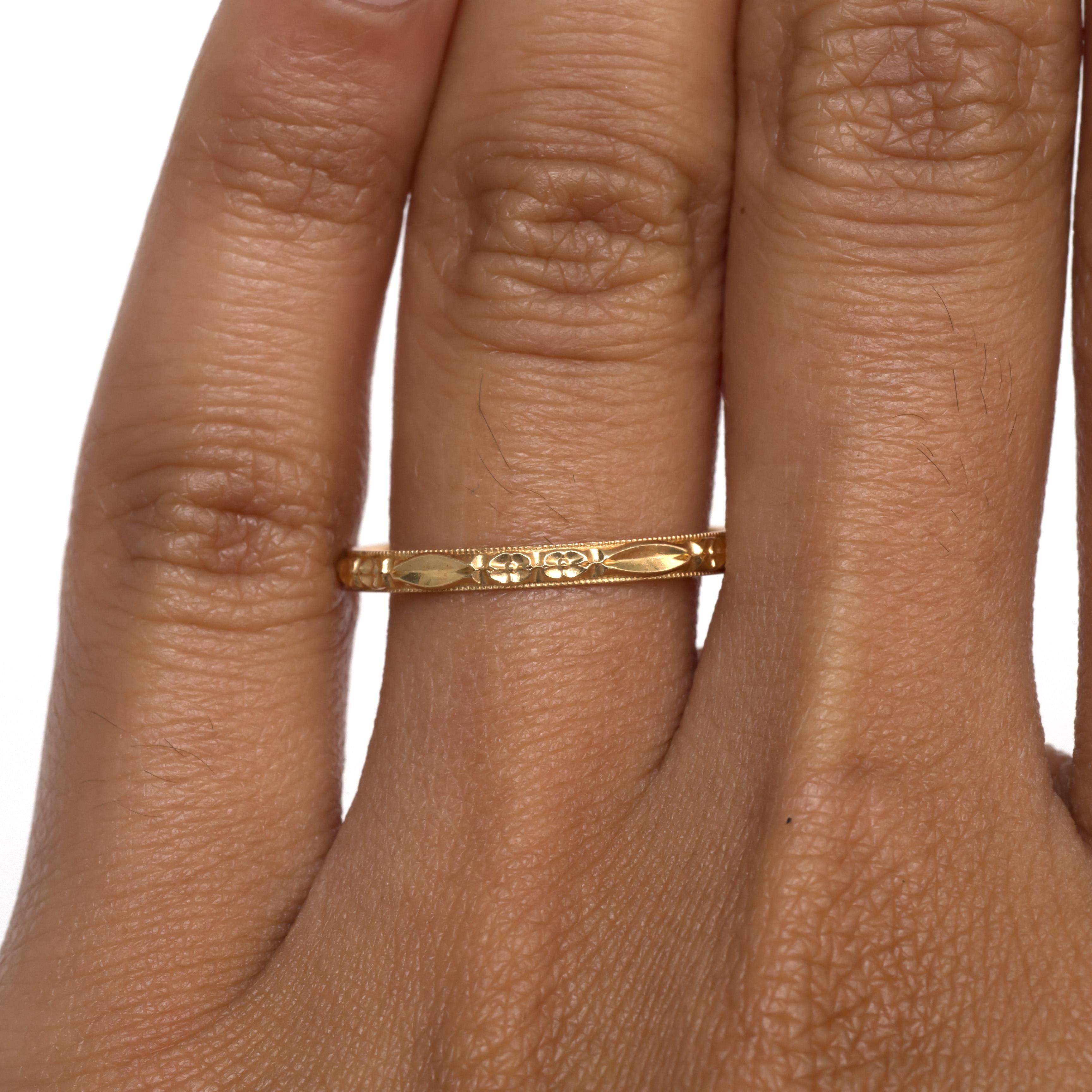Yellow Gold Wedding Band In Good Condition For Sale In Hicksville, NY