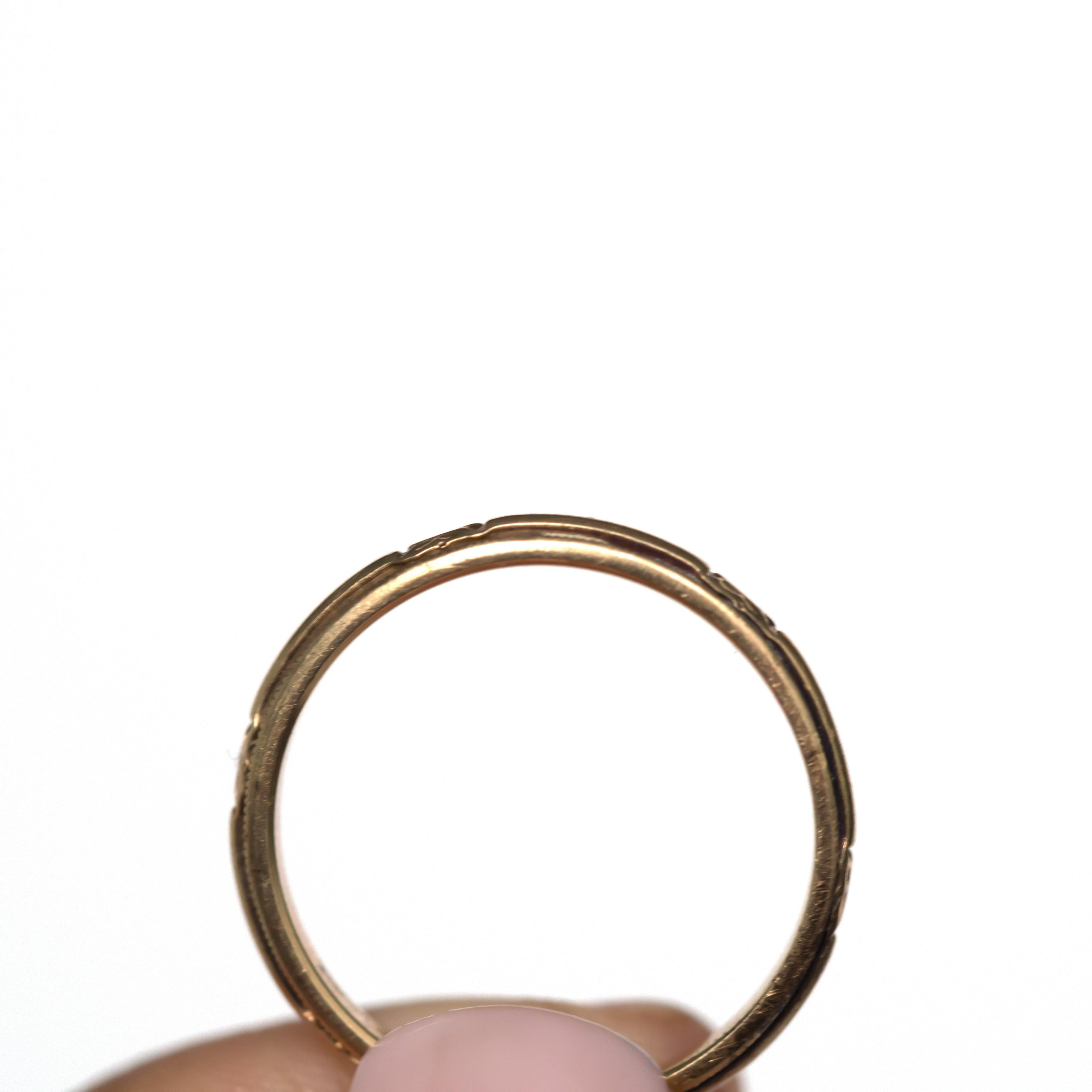 Yellow Gold Wedding Band In Good Condition In Atlanta, GA