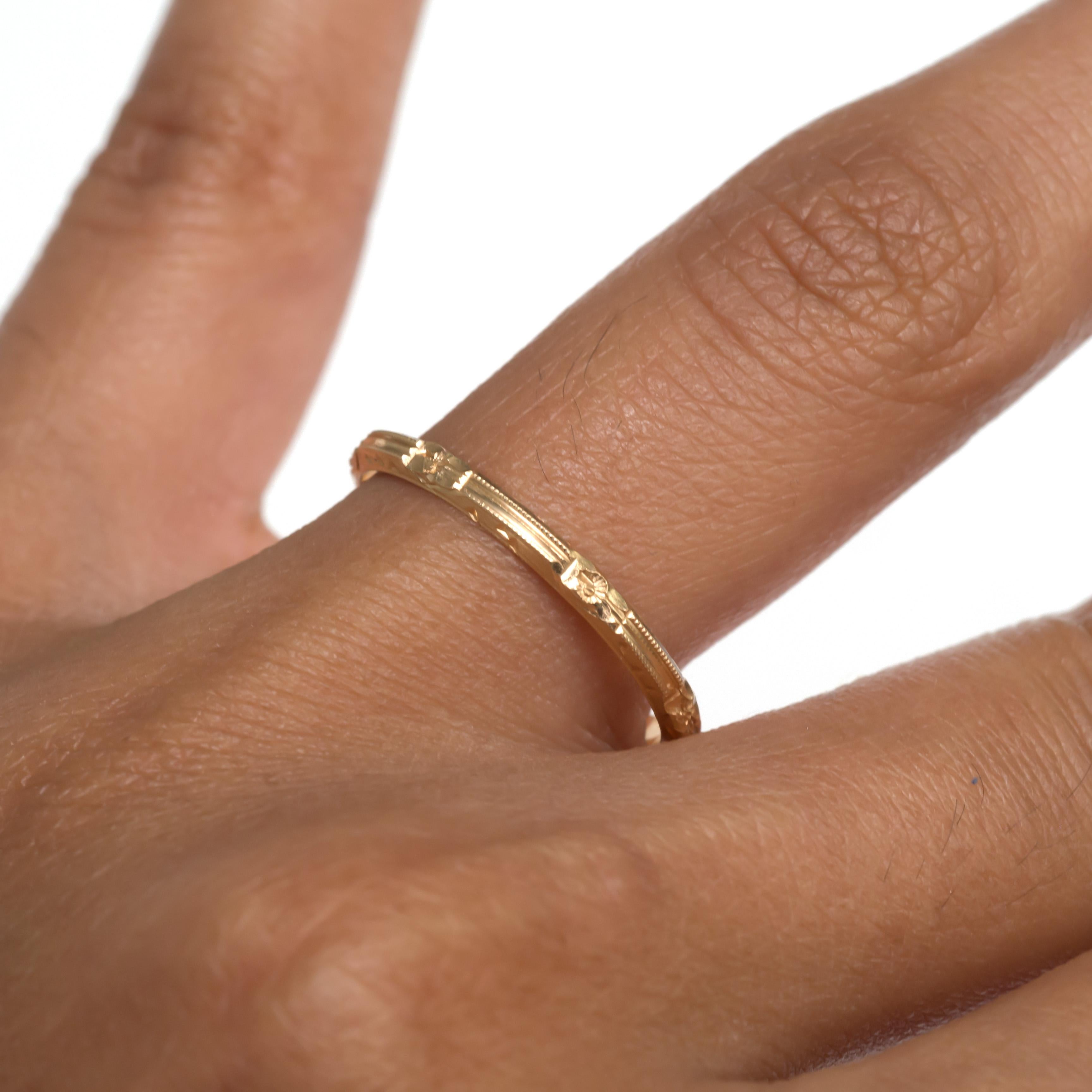 Yellow Gold Wedding Band In Good Condition For Sale In Hicksville, NY