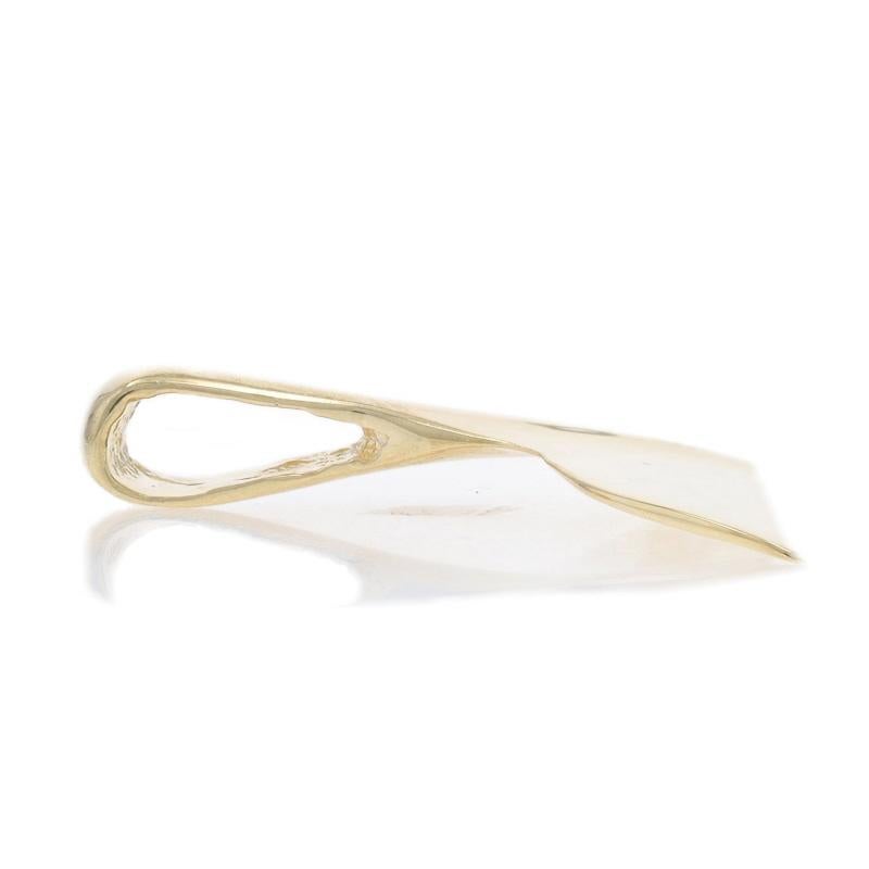 Yellow Gold Whale Tail Pendant - 14k Ocean Life Excellent état - En vente à Greensboro, NC