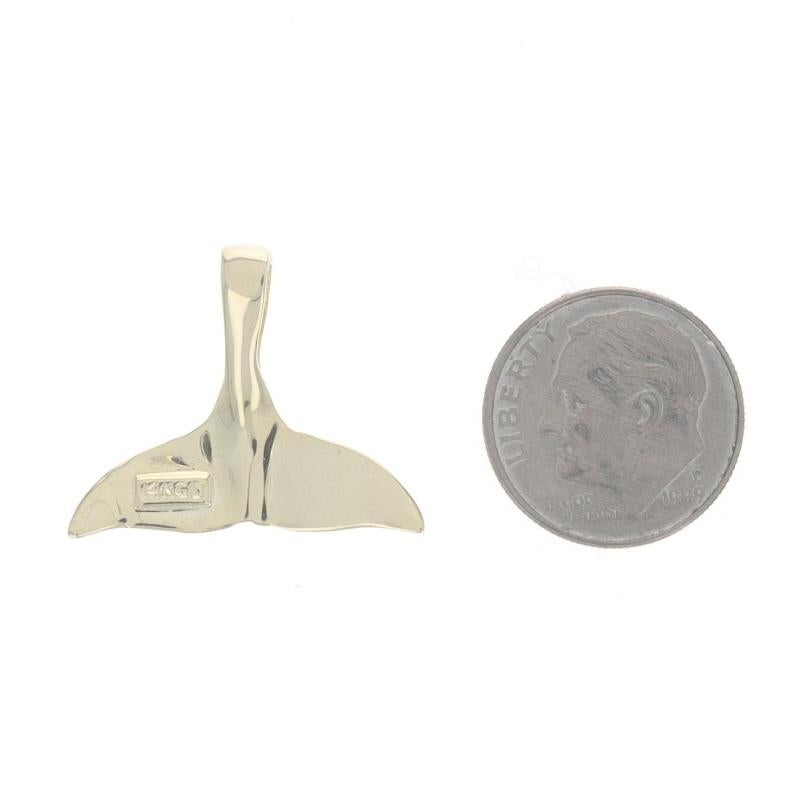 Yellow Gold Whale Tail Pendant - 14k Ocean Life Pour femmes en vente