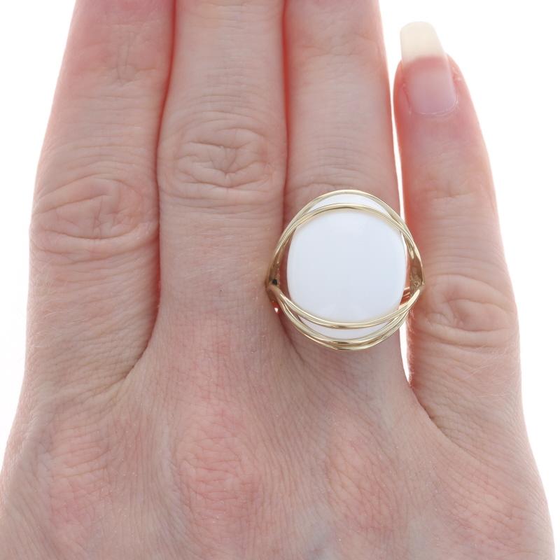 Oval Cut Yellow Gold White Agate / Chalcedony Cocktail Solitaire Ring - 14k Oval Cabochon For Sale