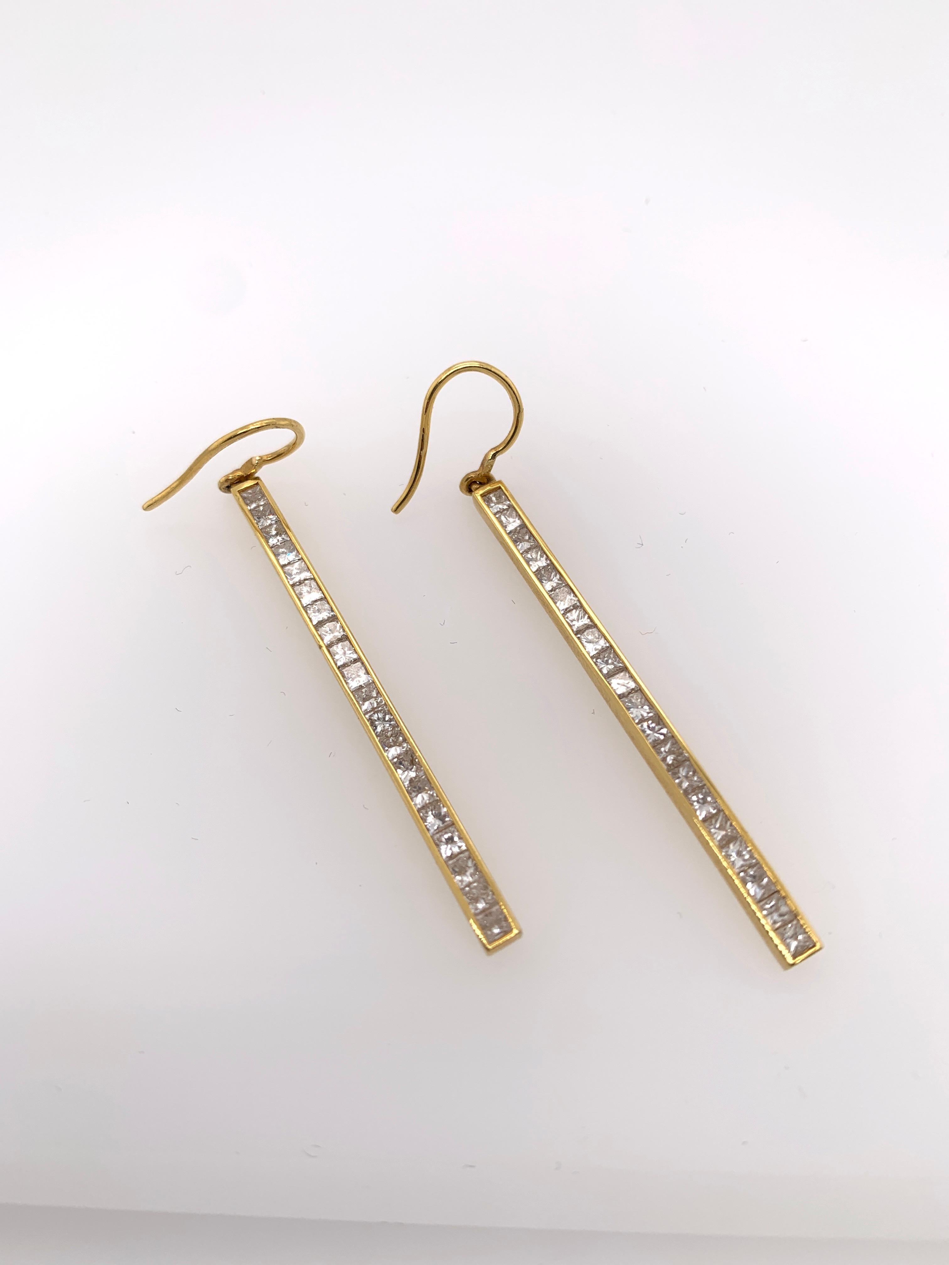 The Gold Bar Earrings
White Diamonds set on Yellow Gold.
Crafted to order. Please allow up to 3 weeks for delivery.