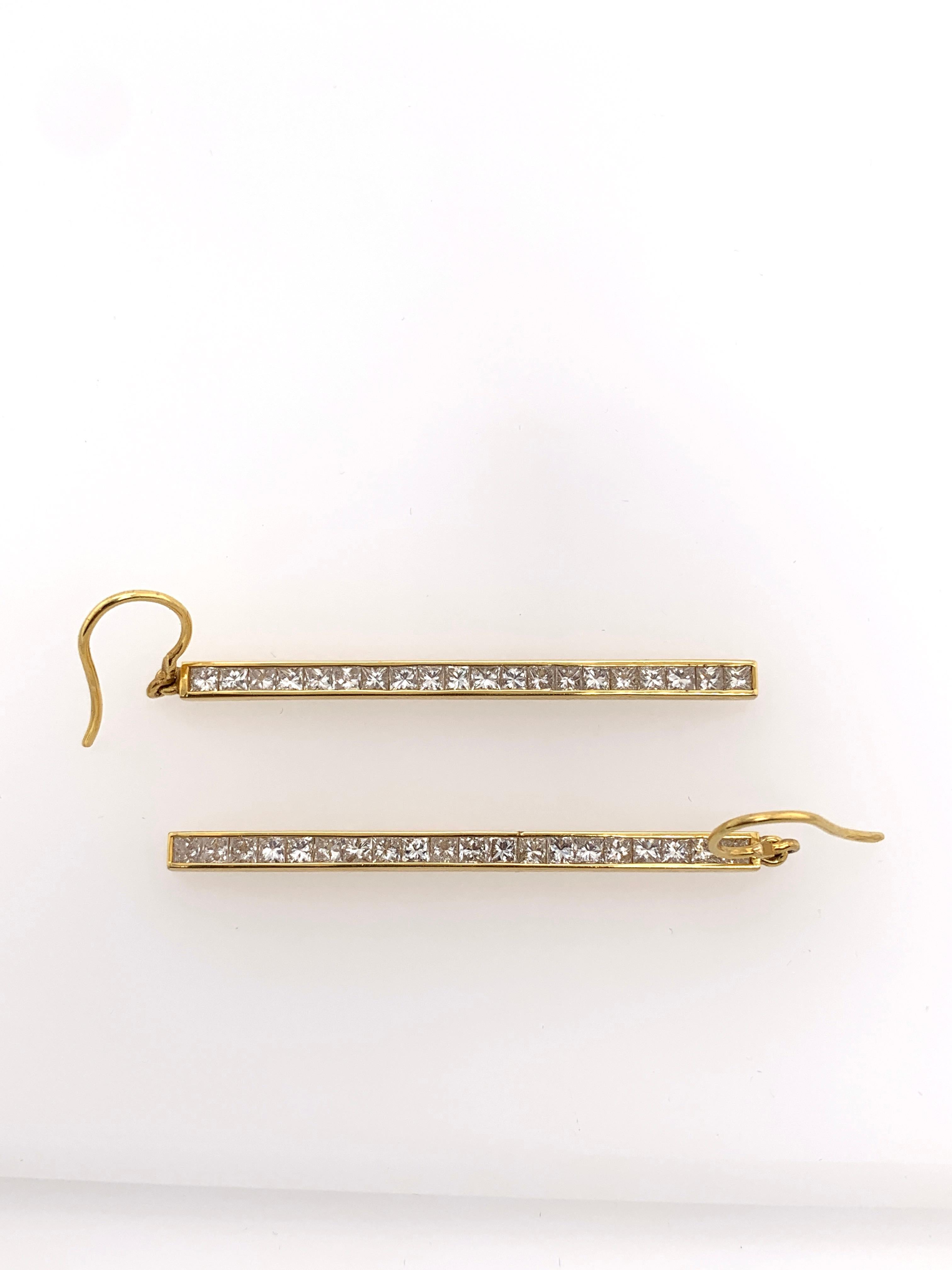 Yellow Gold White Diamond Earrings, Gold Bar Earrings In New Condition For Sale In Beverly Hills, CA