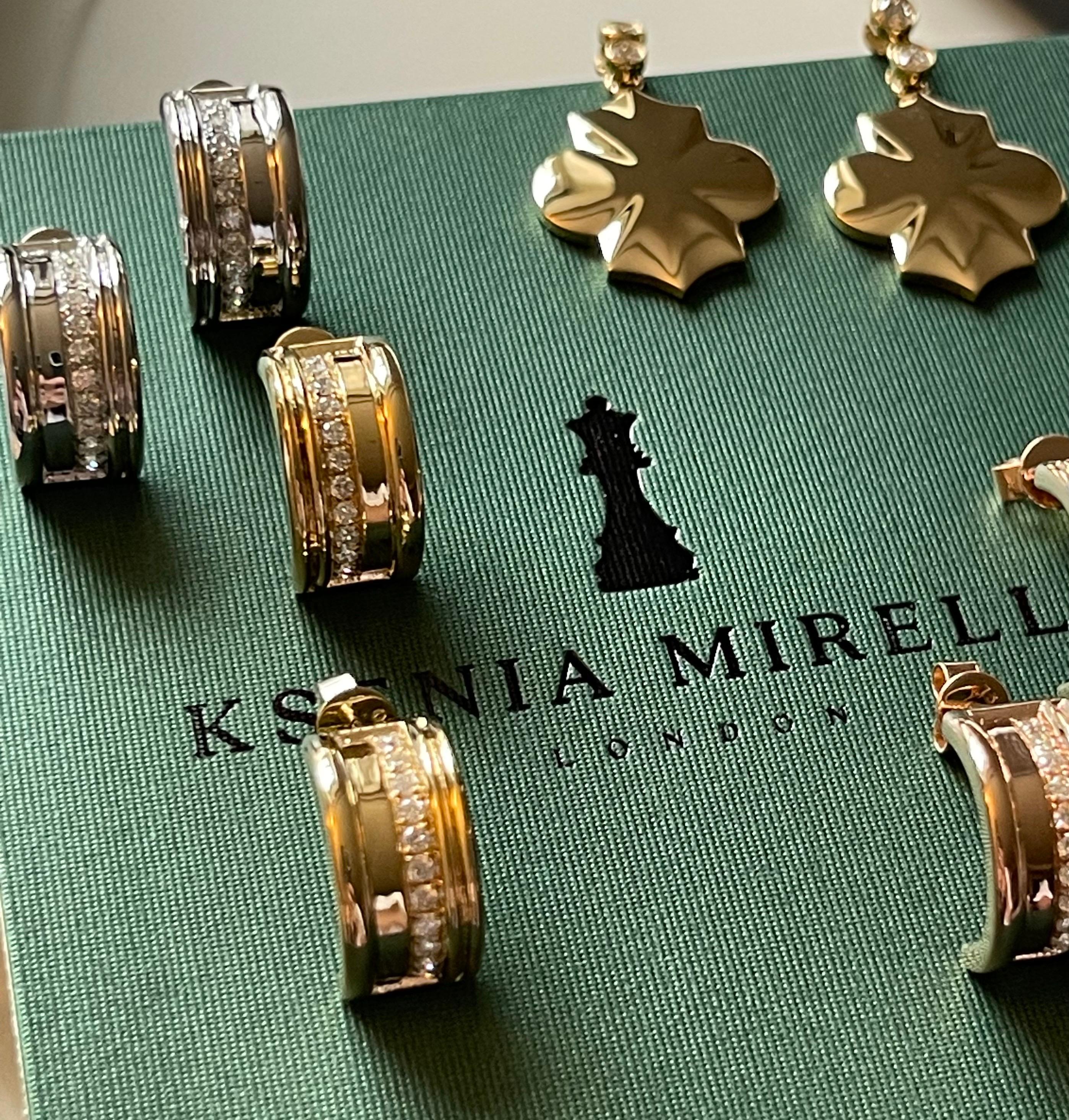 Taille ronde Boucles d'oreilles Reine en or jaune et diamants blancs. en vente