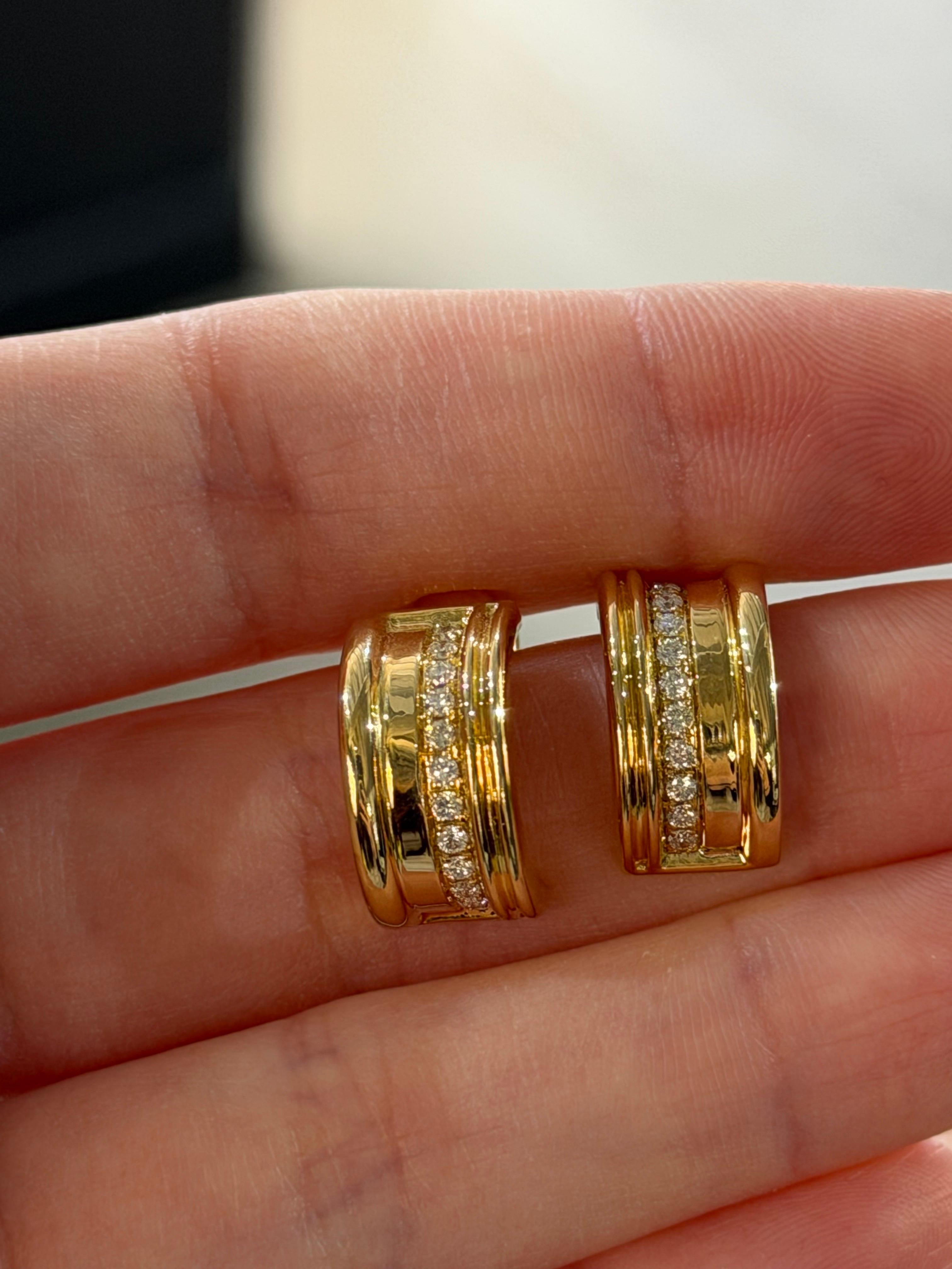 Boucles d'oreilles Reine en or jaune et diamants blancs. Neuf - En vente à Marlow, GB