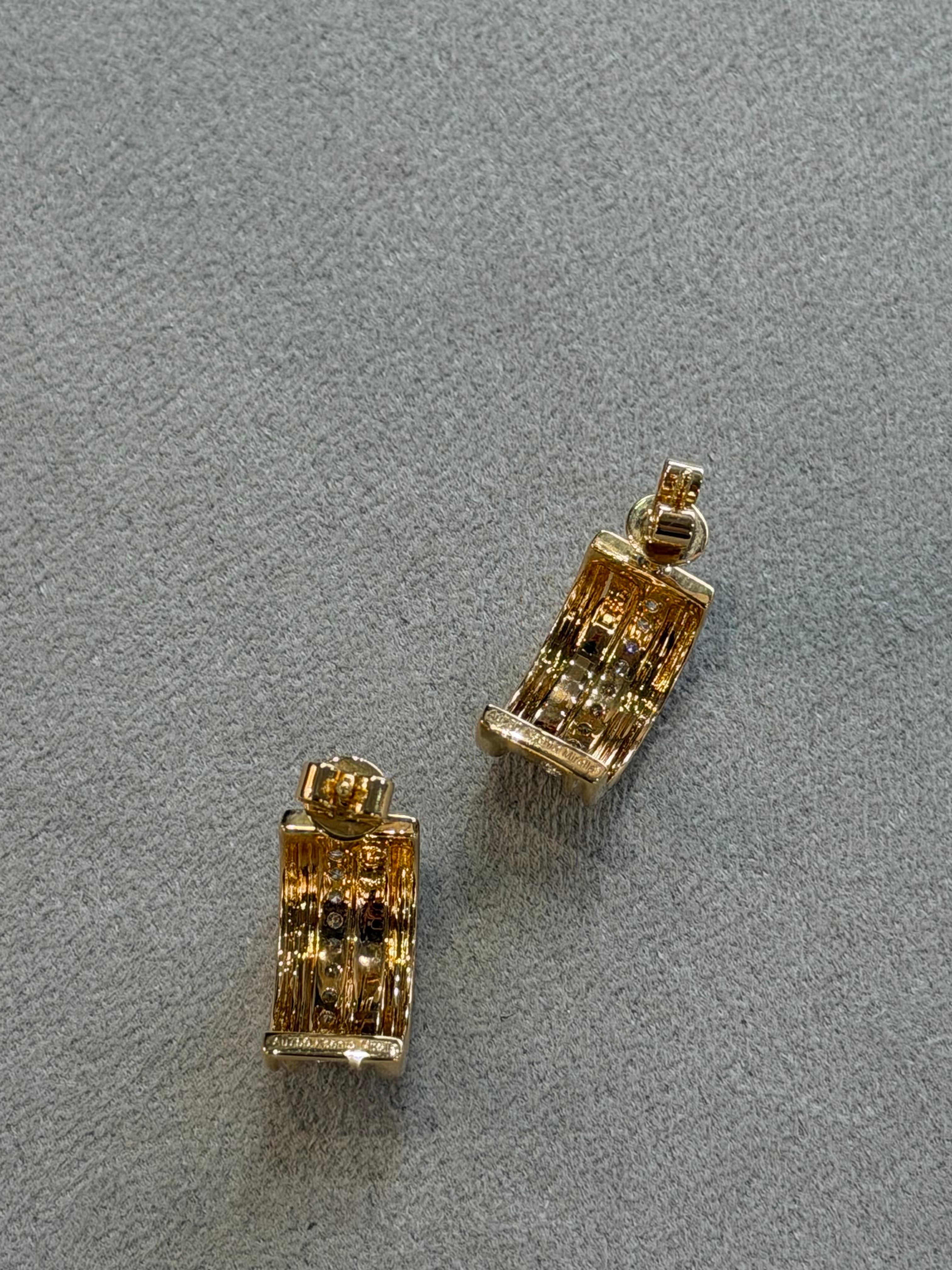 Boucles d'oreilles Reine en or jaune et diamants blancs. en vente 1